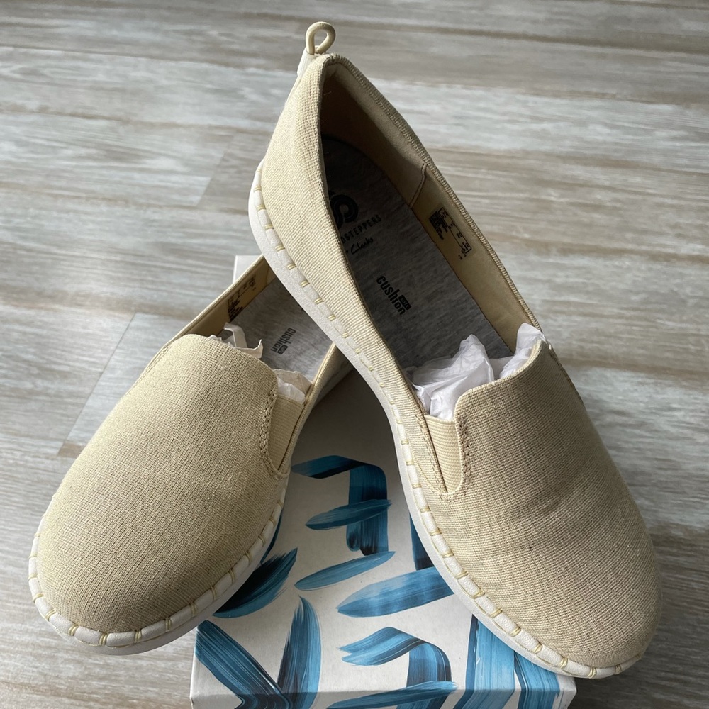 Brand-new: Cloud Steppers by Clarks -Step Glow Slip-ons in soft gold
